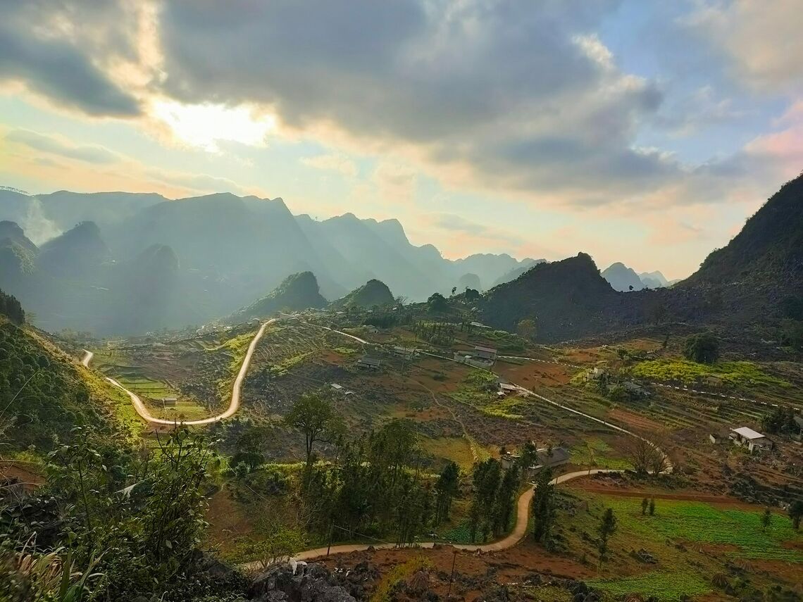 Cung đường đèo tại Hà Giang (ảnh: fb. Review Tour Hà Giang)