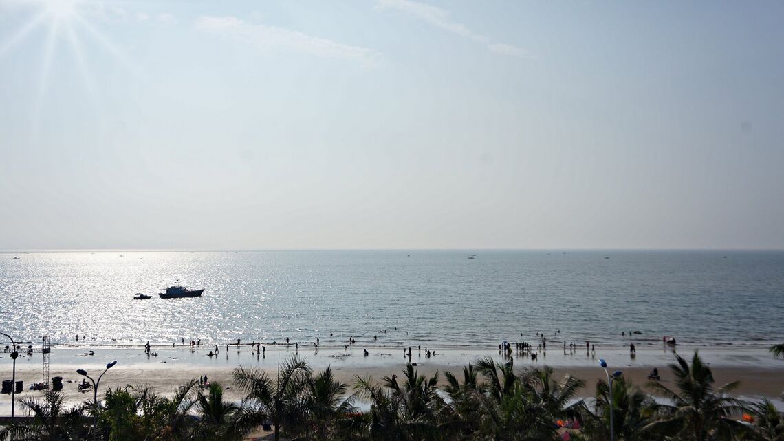 Biển Hải Tiến (Ảnh: fb. Bienxanhgroup.vn-Hệ thống khách sạn, Nhà hàng, Coffe , Dịch vụ du lịch)