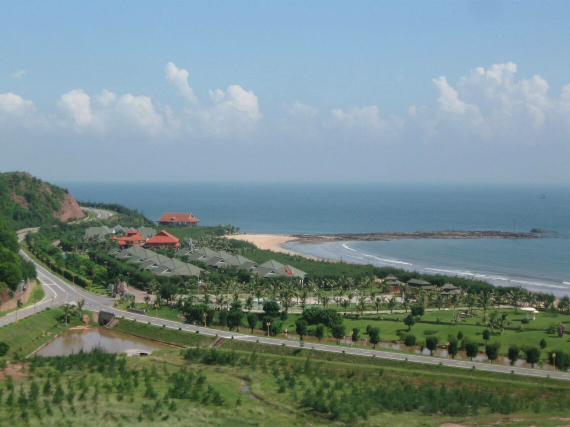 Góc nhìn Bãi Lữ từ trên đỉnh núi (Ảnh: fb. Bãi Lữ Resort Nghệ An)
