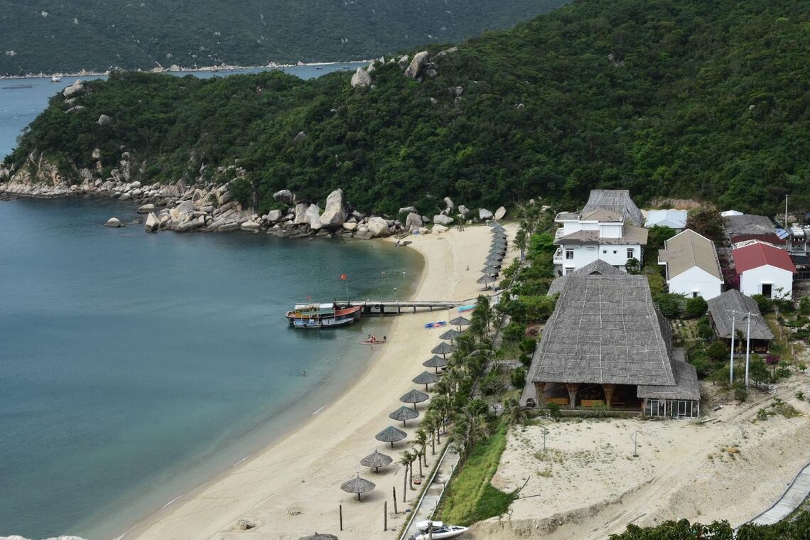 (ảnh: fb. TheLight Coral Van Phong Island Resort)